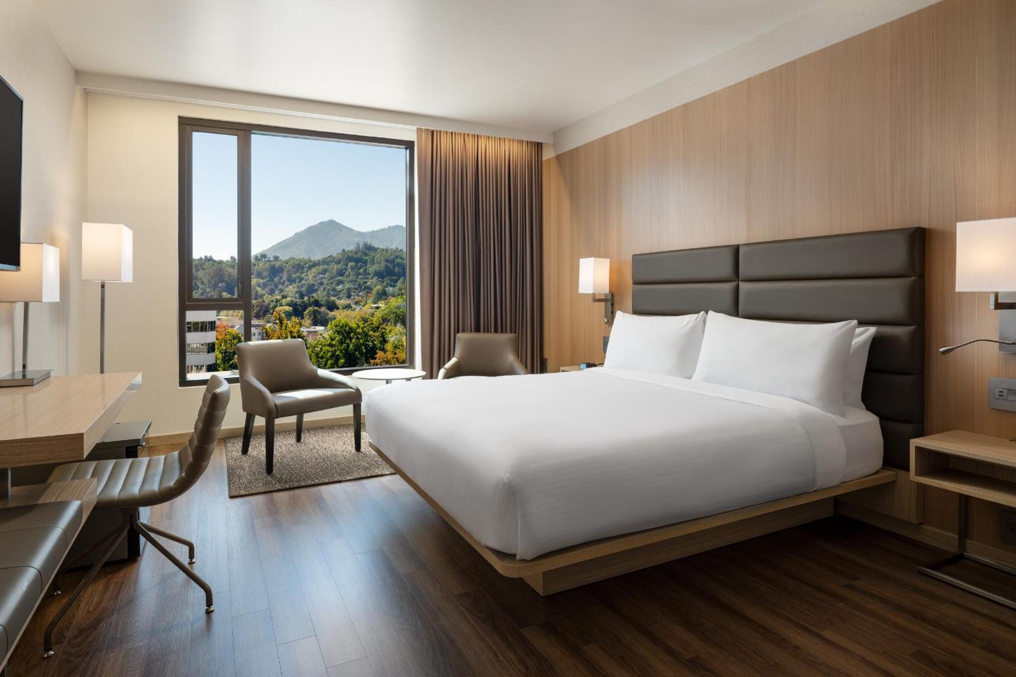 Ac Downtown 4*