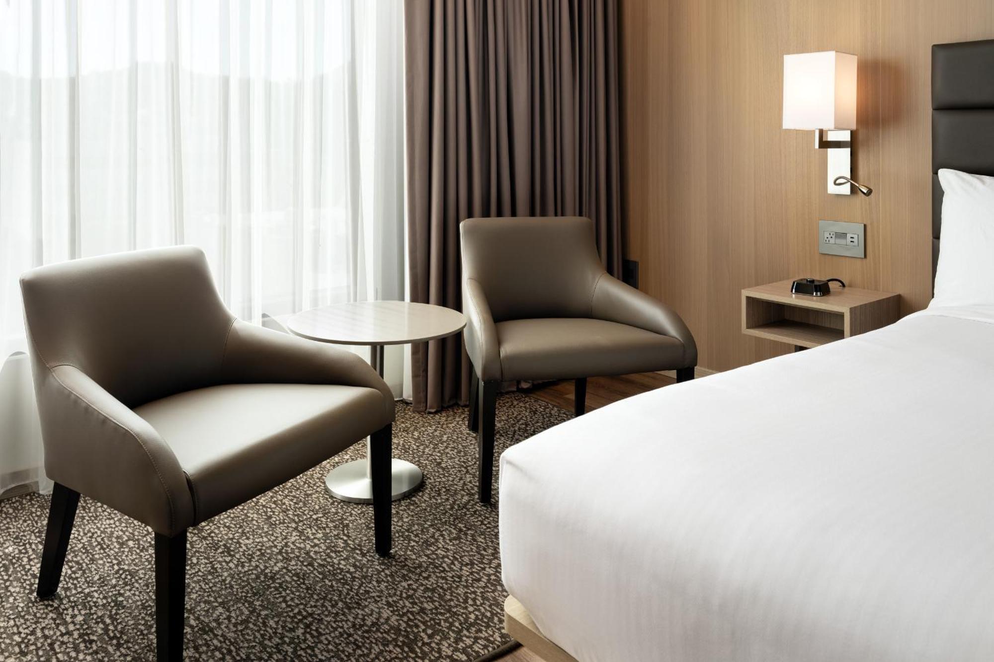 Ac Downtown 4*
